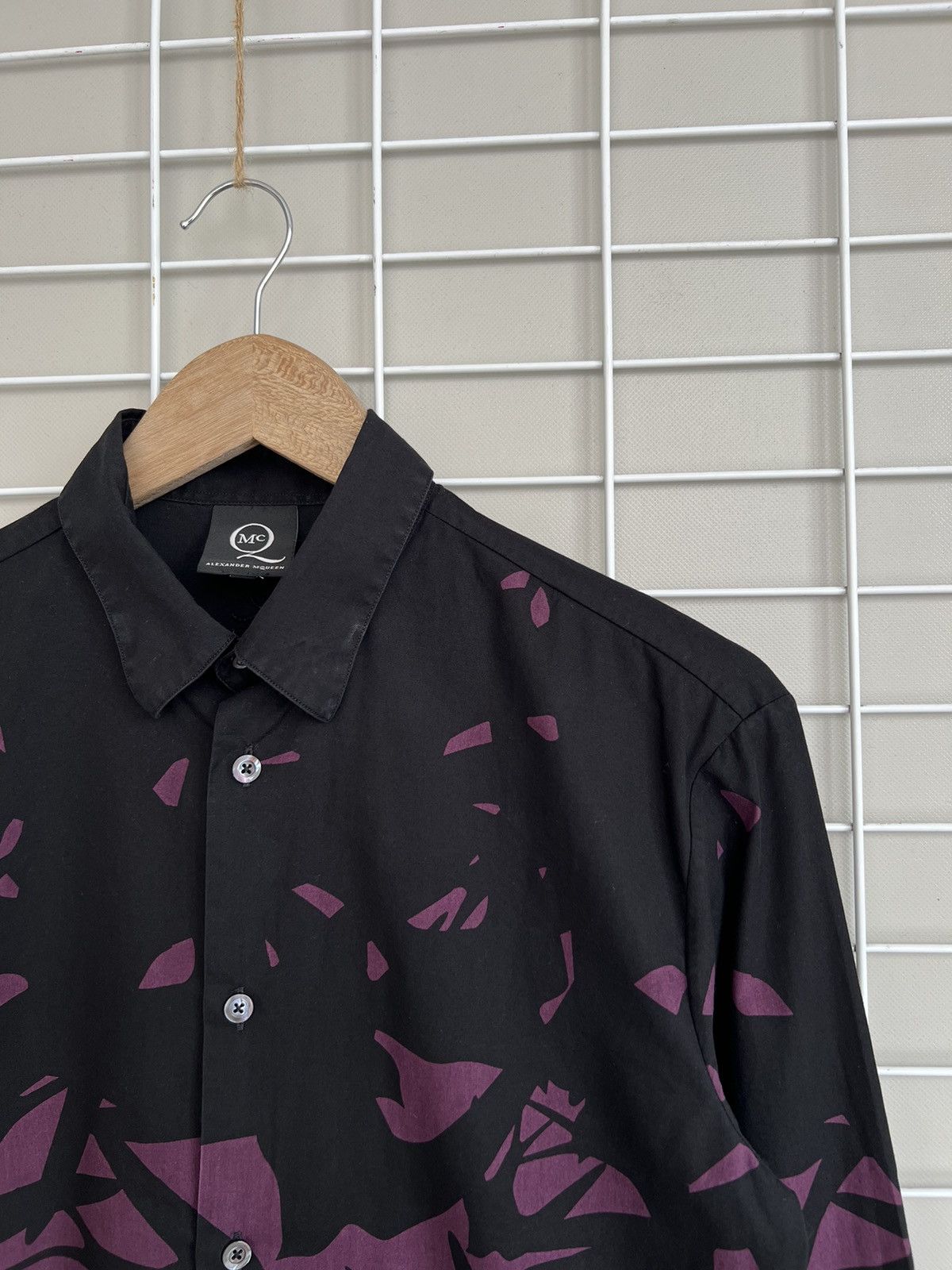 Alexander McQueen Alexander McQueen Swallow Bard Button Shirt Size IT46 or S Size US S / EU 44-46 / 1 - 6 Thumbnail