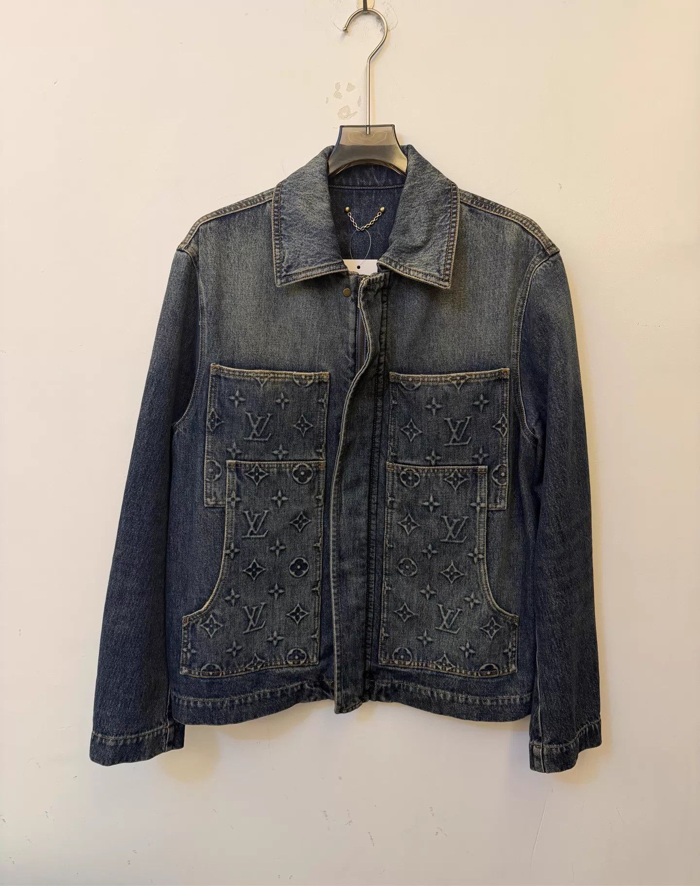 Louis Vuitton LV Logo embossed denim jacket men's navy blue 48 Size US M / EU 48-50 / 2 - 1 Thumbnail