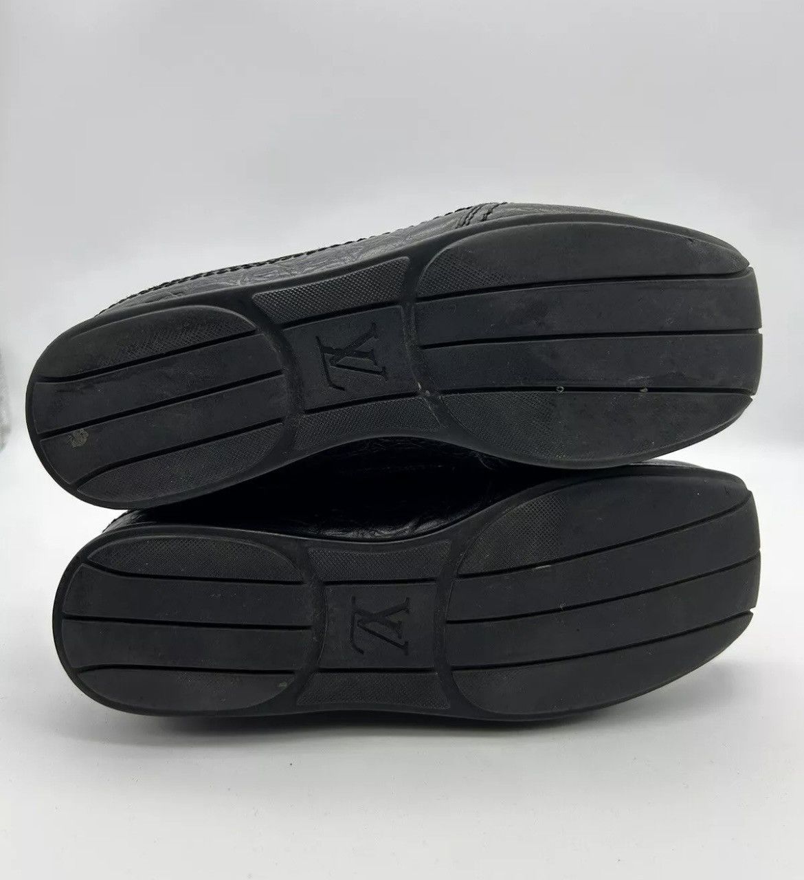 Louis Vuitton Louis Vuitton Sneakers Women Black Leather suede closure 36 Size US 5 / IT 35 - 9 Thumbnail