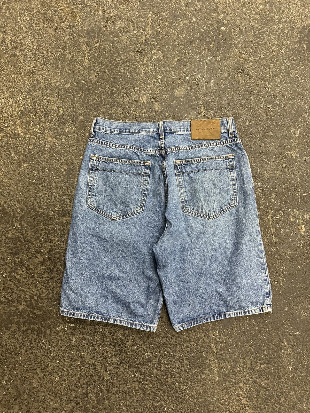 Calvin Klein × Vintage Y2K baggy Calvin Klein jorts Size US 30 / EU 46 - 2 Thumbnail