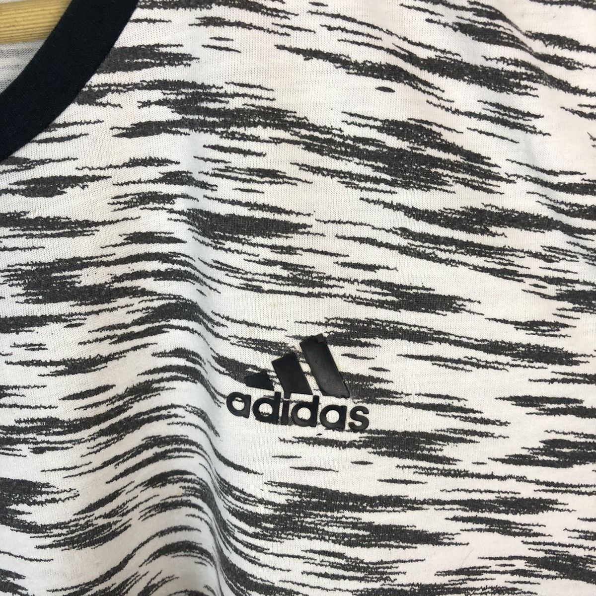 Adidas Adidas camo White T-Shirt #A529 Size US XL / EU 56 / 4 - 9 Thumbnail