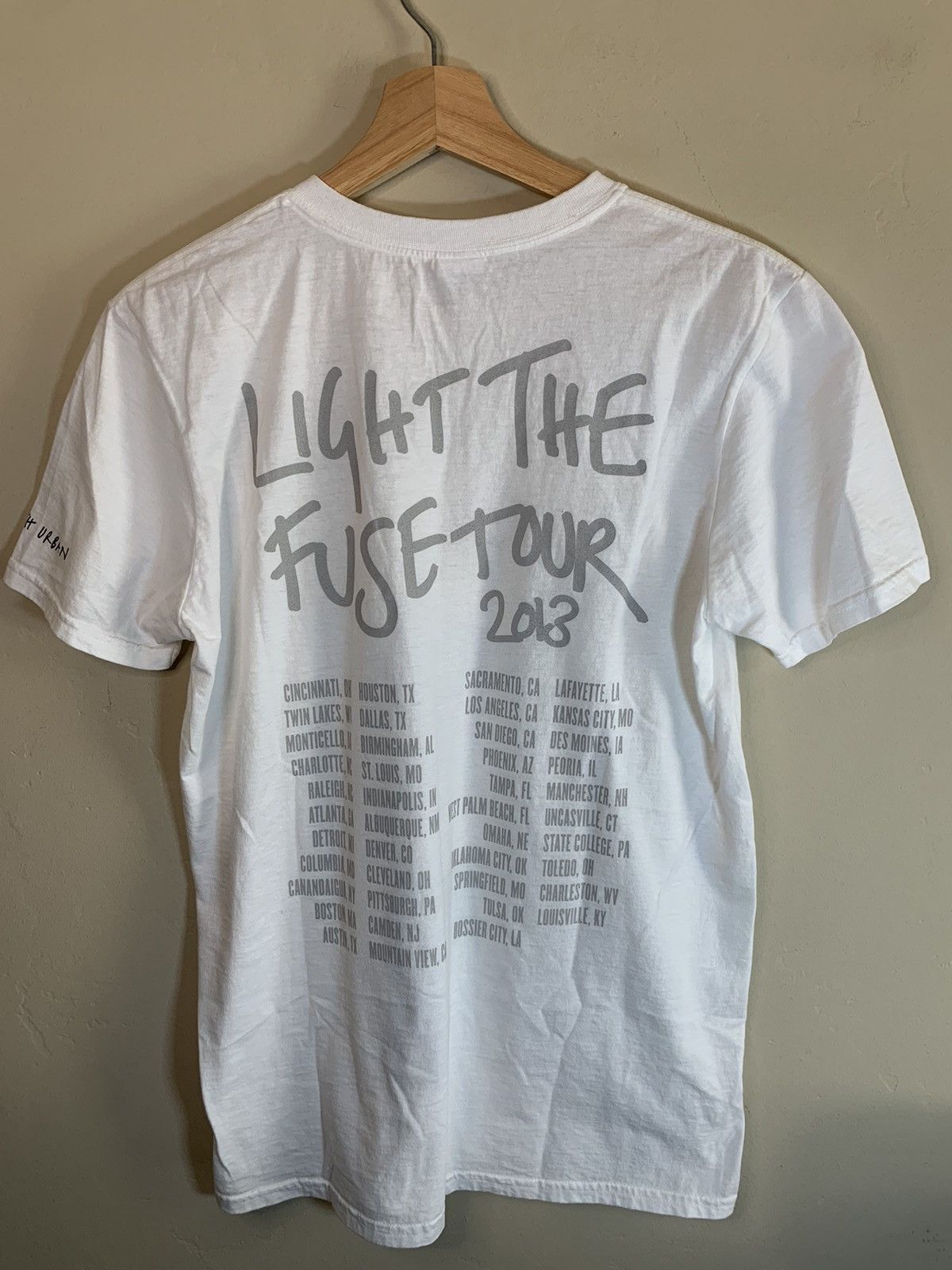 Band Tees *RARE* Keith Urban Light The Fuse Tour 2013 Band Art T-Shirt Size US M / EU 48-50 / 2 - 2 Thumbnail