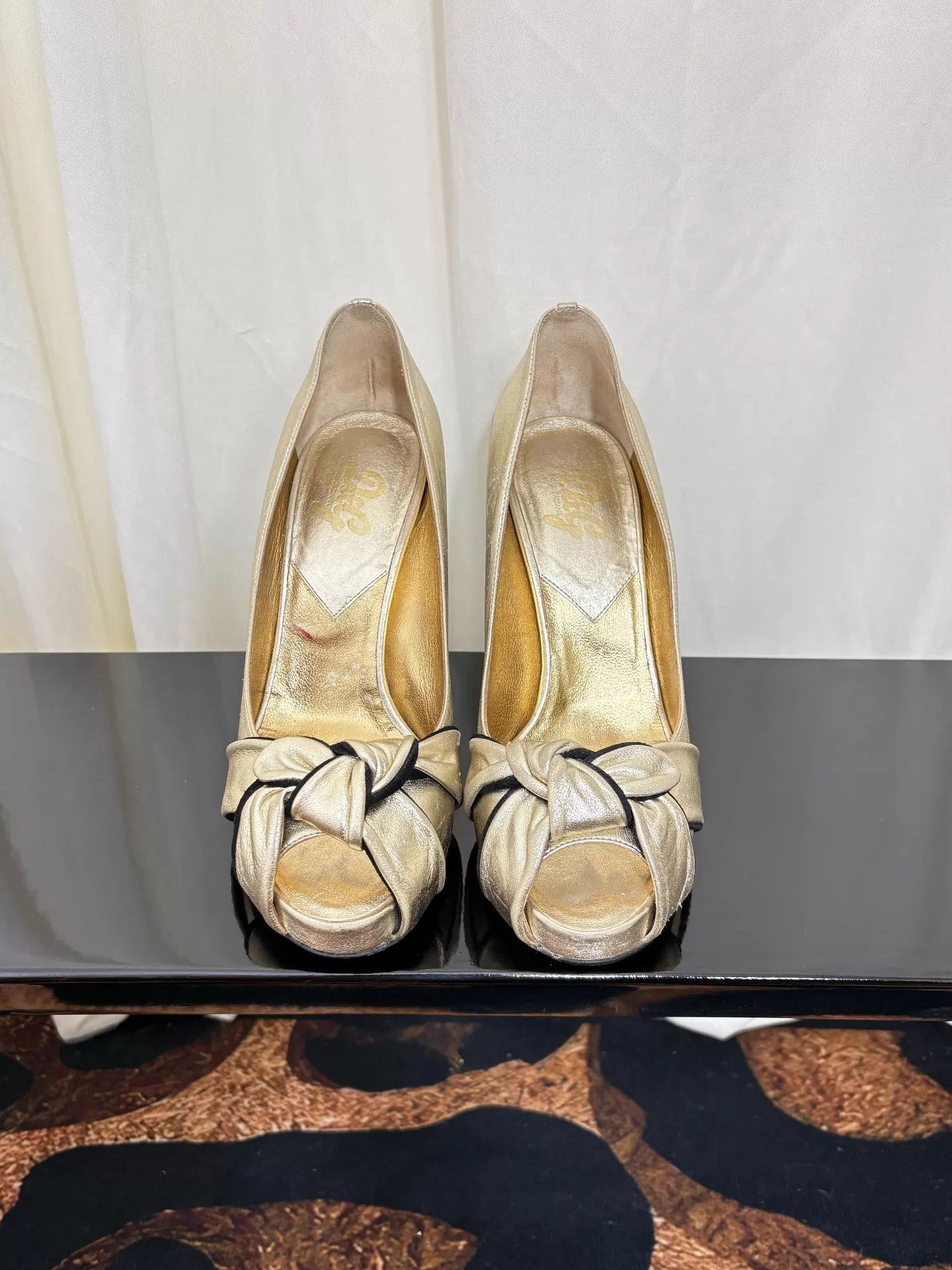 Dolce & Gabbana D&G Vintage Y2K Metallic Golden Bow Fishmouth Heel Sandal Size US 7 / IT 37 - 6 Thumbnail