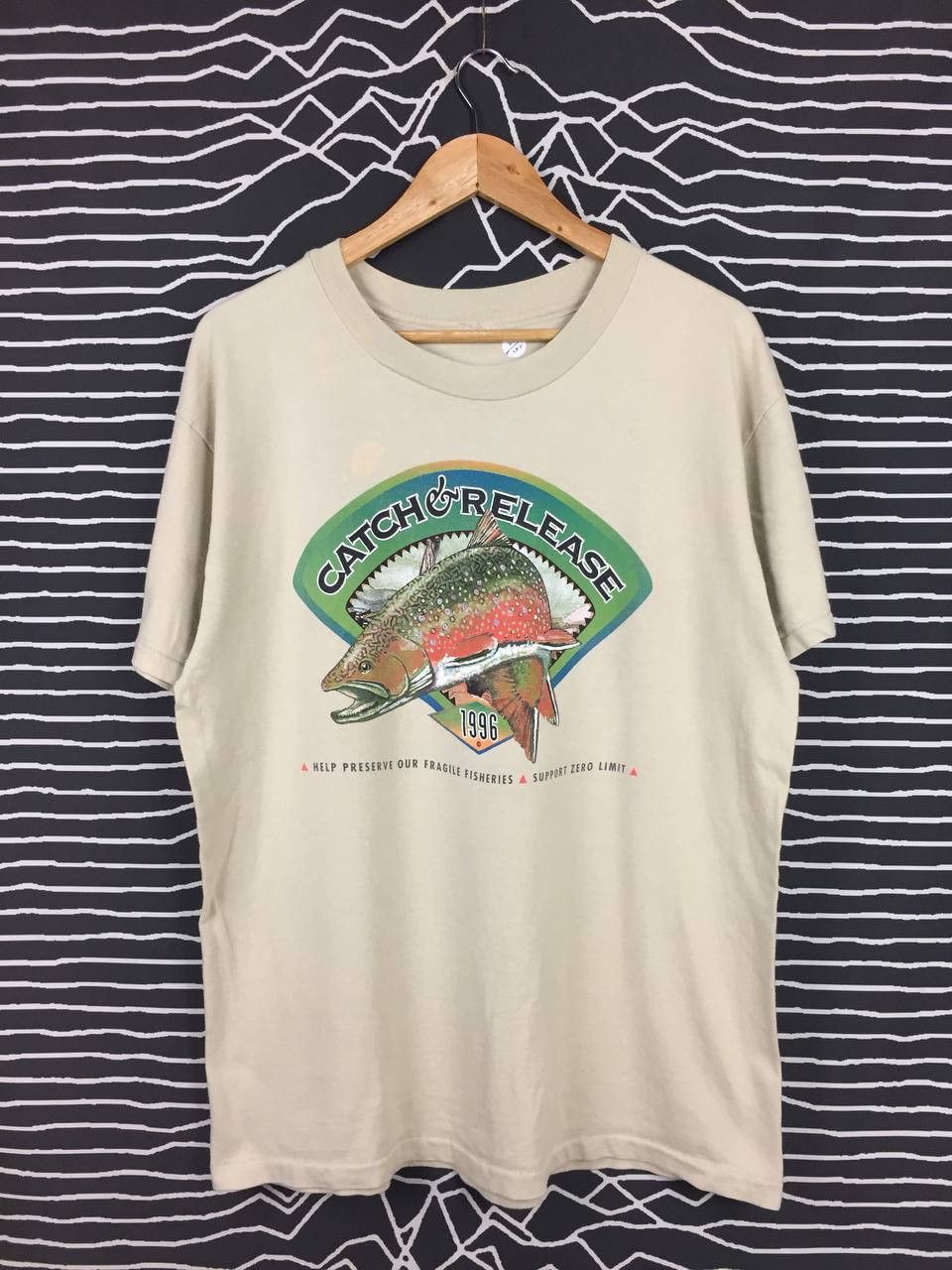 Vintage Vtg 90s Catch & Release Fish Single Stitch Tee Size US L / EU 52-54 / 3 - 2 Thumbnail