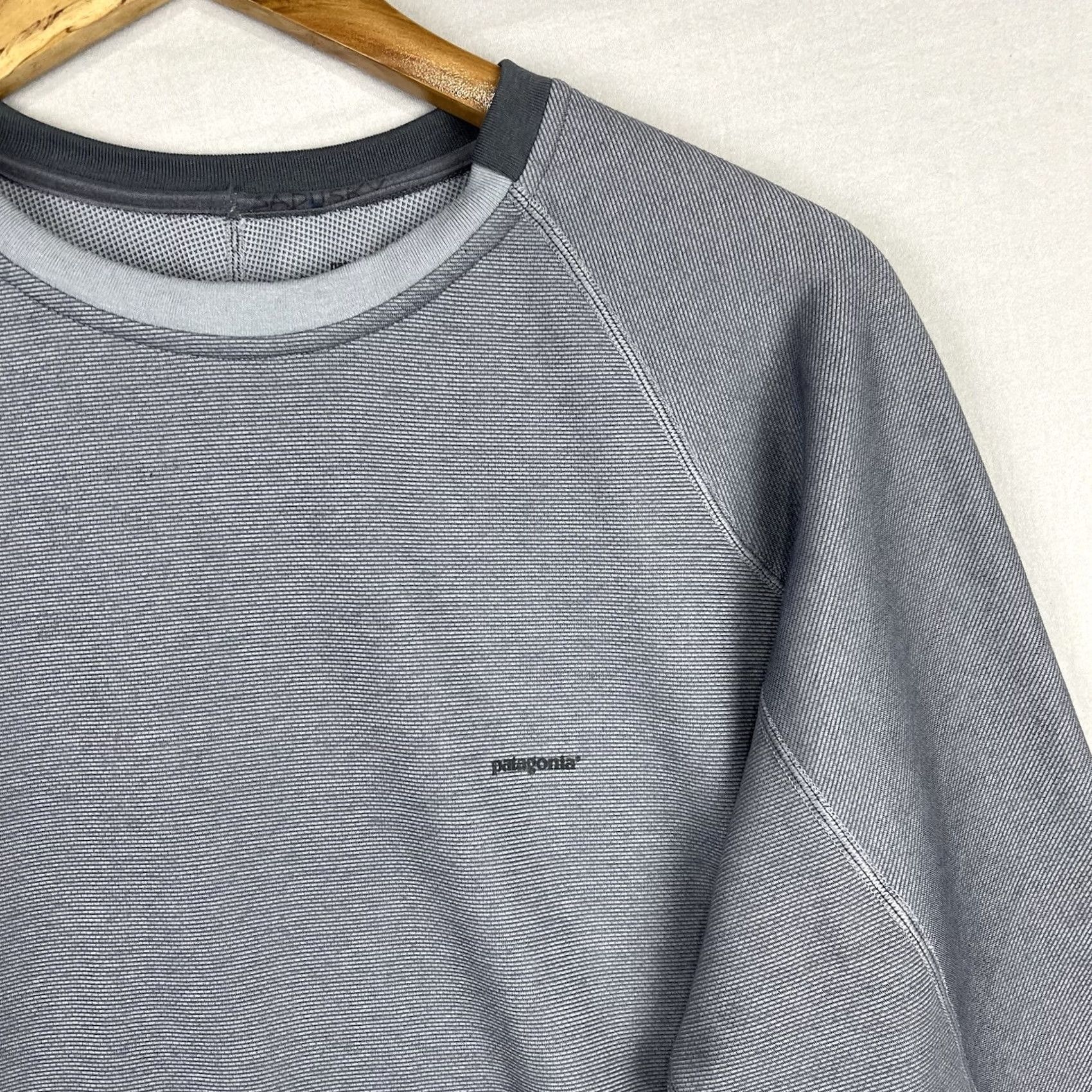 Patagonia Patagonia Shirt Mens L Gray Capilene Baselayer Performance Long Sleeve Pullover Casual Activewear Size US L / EU 52-54 / 3 - 4 Thumbnail
