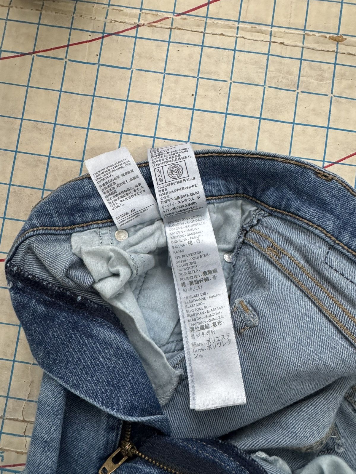 Levi's Levi’s Silver Tab Mom Jeans Women’s Size 29 Light Wash Size 29" - 10 Thumbnail
