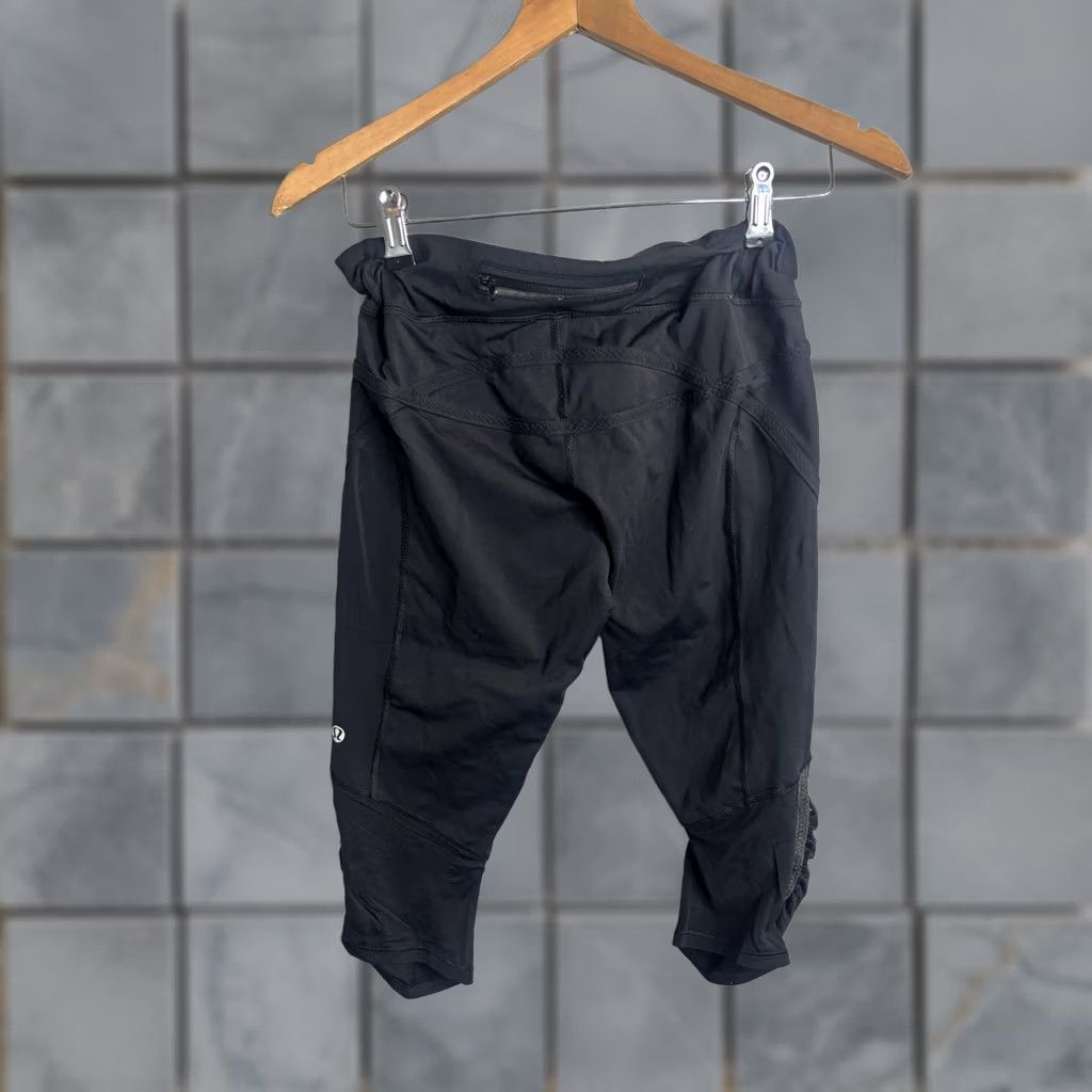 Lululemon Lululemon Womens 8 Black Crop Capri Leggings Running Athletic Pants Ruched Size 30" / US 8 / IT 44 - 1 Thumbnail