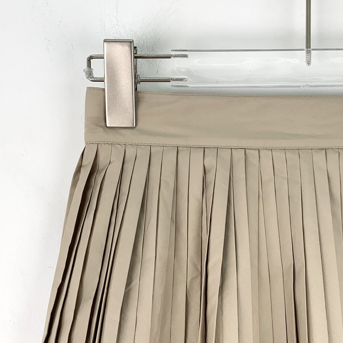 Dior Dior, Khaki Pleated Mini Skirt K26WX Size 25" / US 0 / IT 36 - 3 Thumbnail