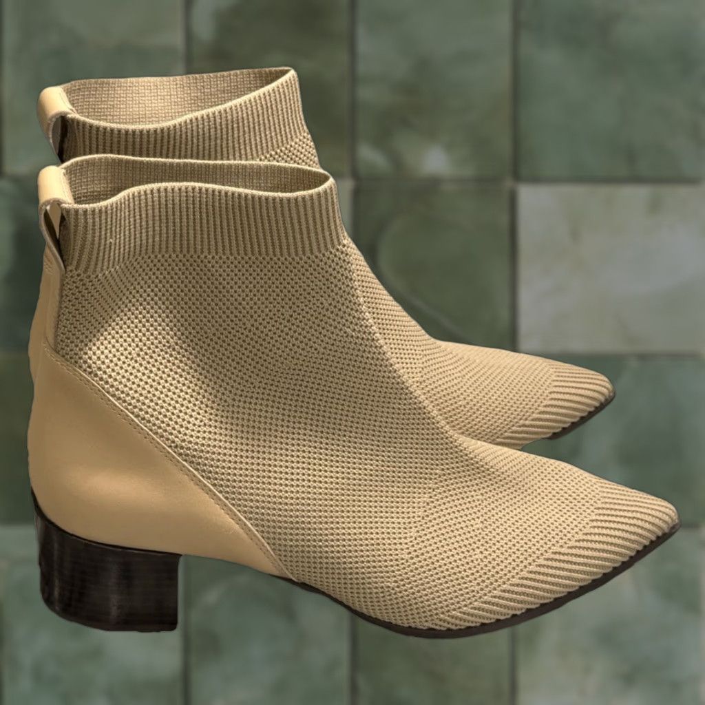 Everlane Everlane The Glove Boot Cream 9.5 Women's Stretch Rib Knit Ankle Bootie Size ONE SIZE - 1 Thumbnail