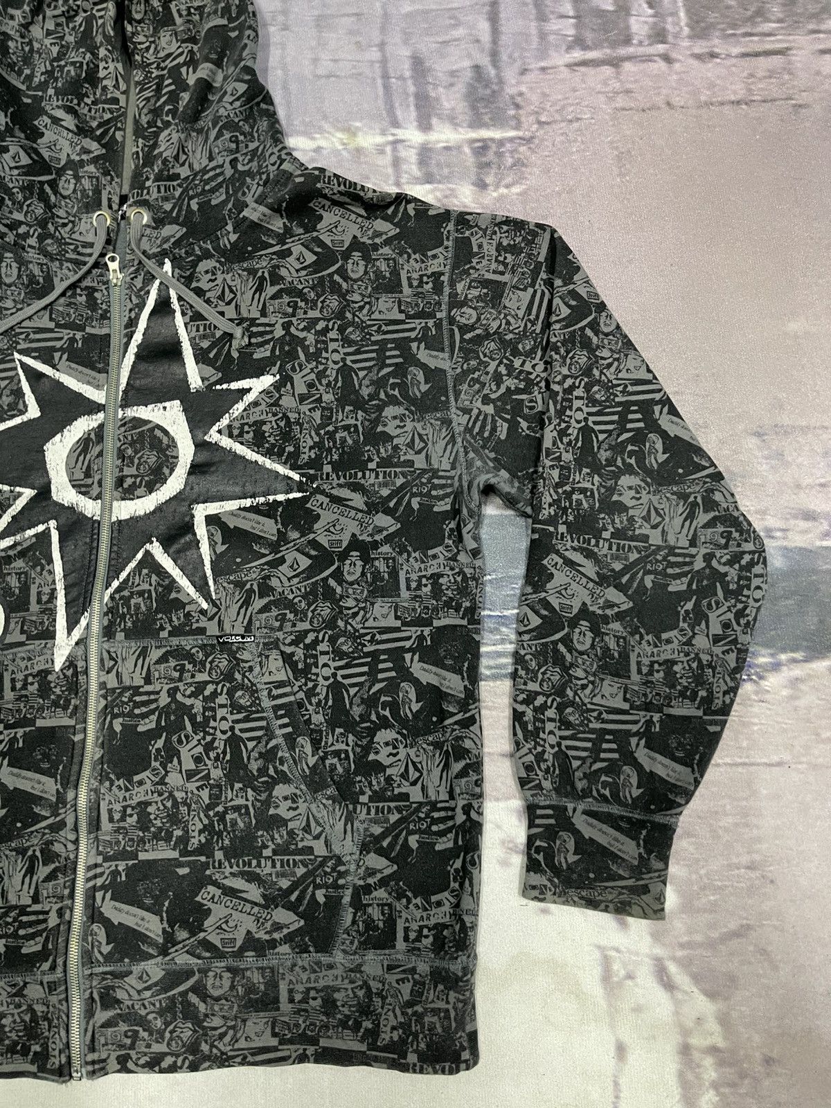 Volcom 2000s VOLCOM ANARCHY REVOLUTION OVP HOODIE ZIPPER RARE Size US XL / EU 56 / 4 - 4 Thumbnail