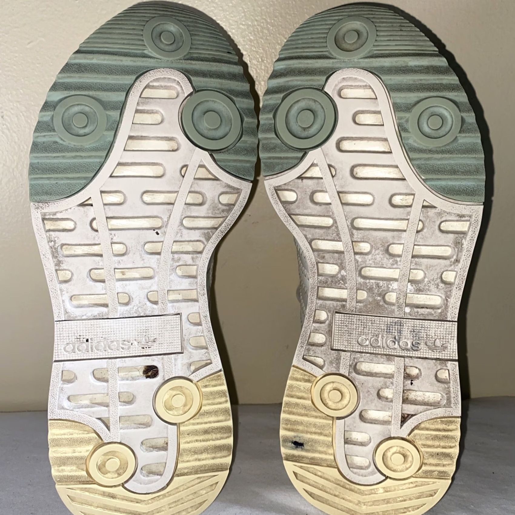 Adidas Adidas Women Sneaker Size 6 White/Grey/Peach/Mint Pyv702001 Size US 6 / IT 36 - 6 Thumbnail