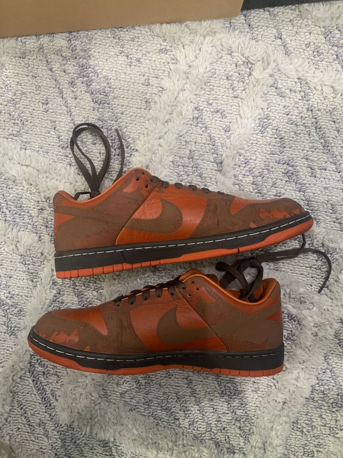 Nike SUPER RARE Nike Dunk Low 1 Piece Size US 8.5 / EU 41-42 - 2 Thumbnail