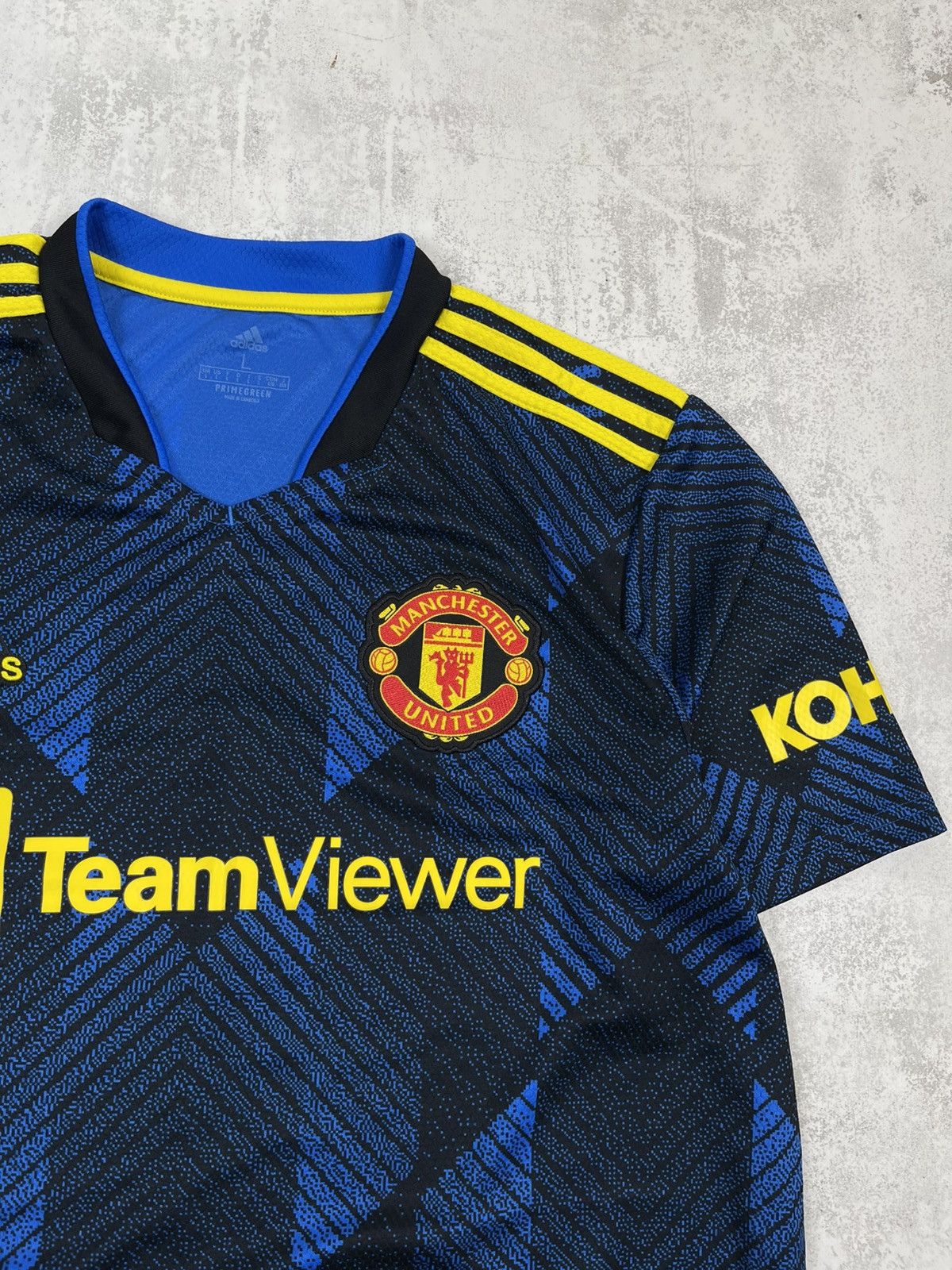 Adidas 21/22 Man United 3rd Kit: Retro 90s Style AEROREADY Tech Size US L / EU 52-54 / 3 - 3 Thumbnail