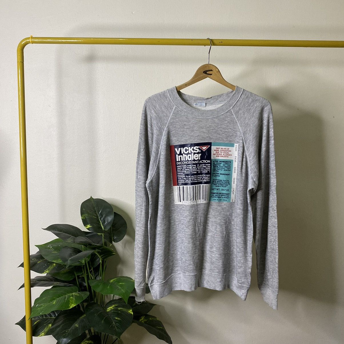 Vintage Vintage 1980s Vicks Inhaler Promo Sweatshirt Very Rare Size US L / EU 52-54 / 3 - 1 Thumbnail