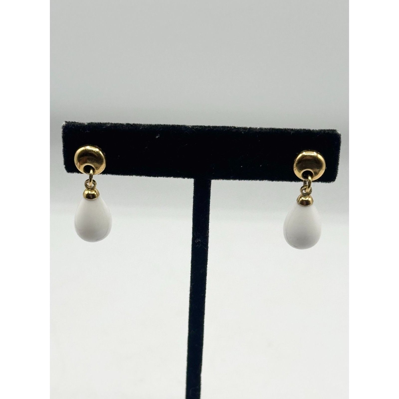 Vintage Vintage white bead dangle drop earrings Size ONE SIZE - 3 Thumbnail