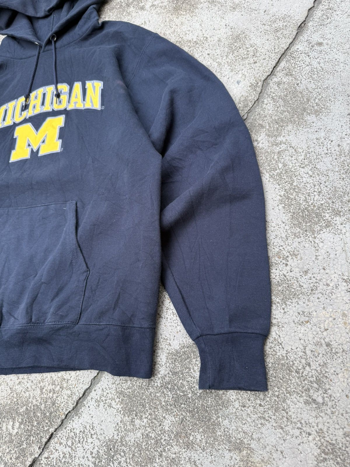 Champion 🔥 VINTAGE Y2K CHAMPION MICHIGAN COLLEGE LOGO HOODIES - L Size US M / EU 48-50 / 2 - 2 Thumbnail
