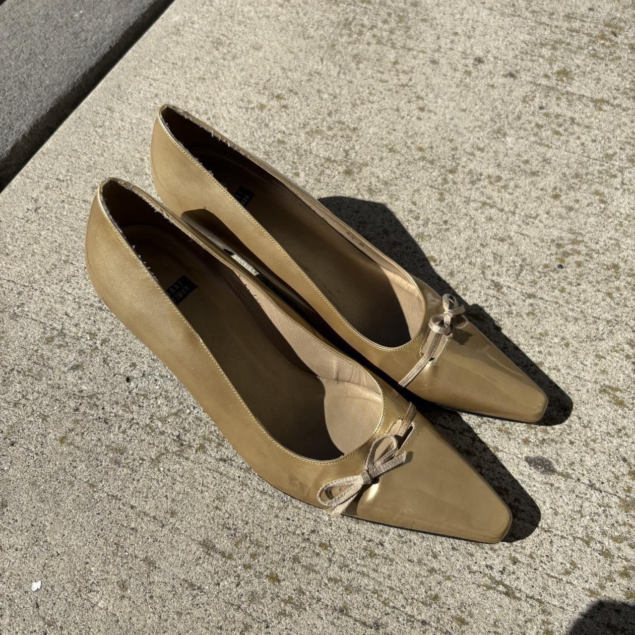 Stuart Weitzman Vintage Stuart Weitzman Gold Kitten Heels with Bow Accent Size US 8 / IT 38 - 3 Thumbnail