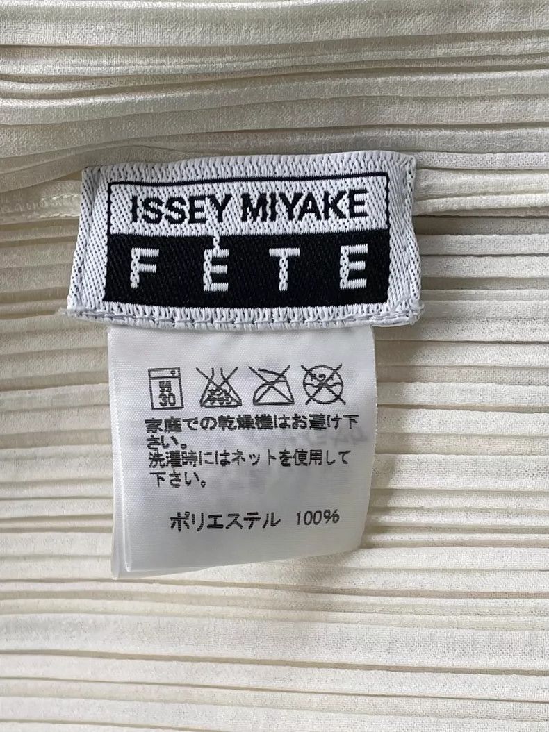 Issey Miyake Issey Miyake size:2 A white pleated cardigan Size S / US 4 / IT 40 - 6 Thumbnail