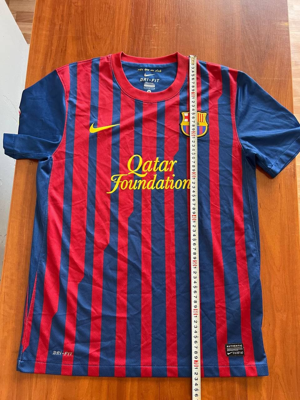 Nike 2011/12 BARCELONA FC HOME SOCCER JERSEY SHIRT NIKE SIZE M Size US M / EU 48-50 / 2 - 16 Thumbnail