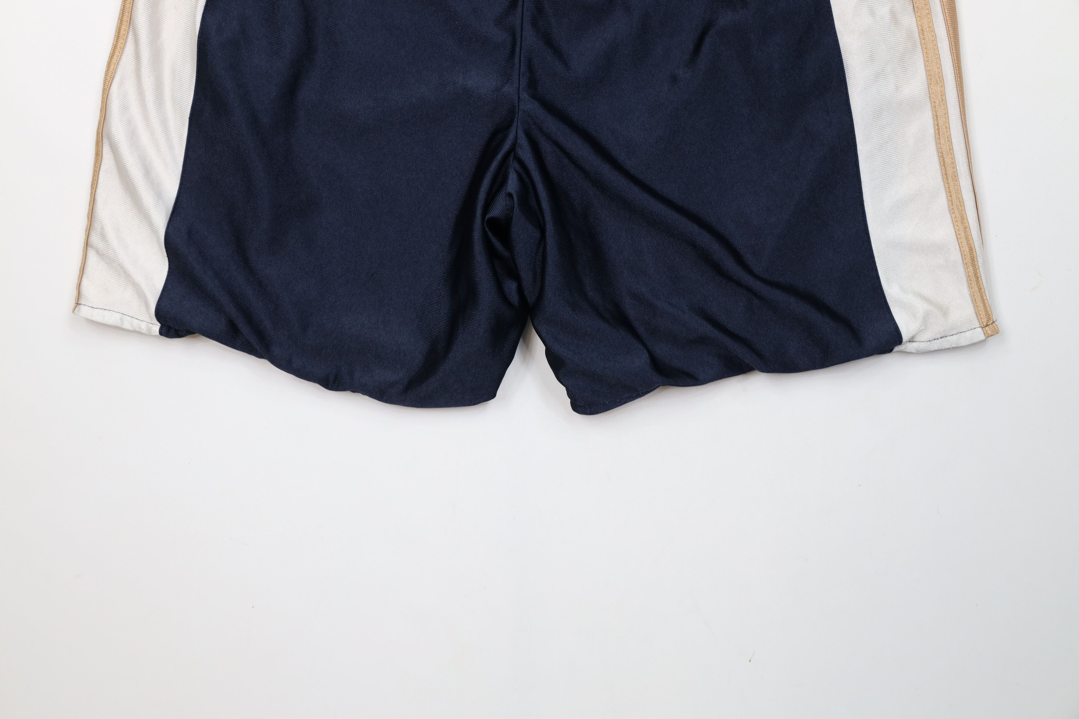 Vintage Vintage 90s Streetwear Reversible Above Knee Gym Shorts Size US 34 / EU 50 - 19 Thumbnail