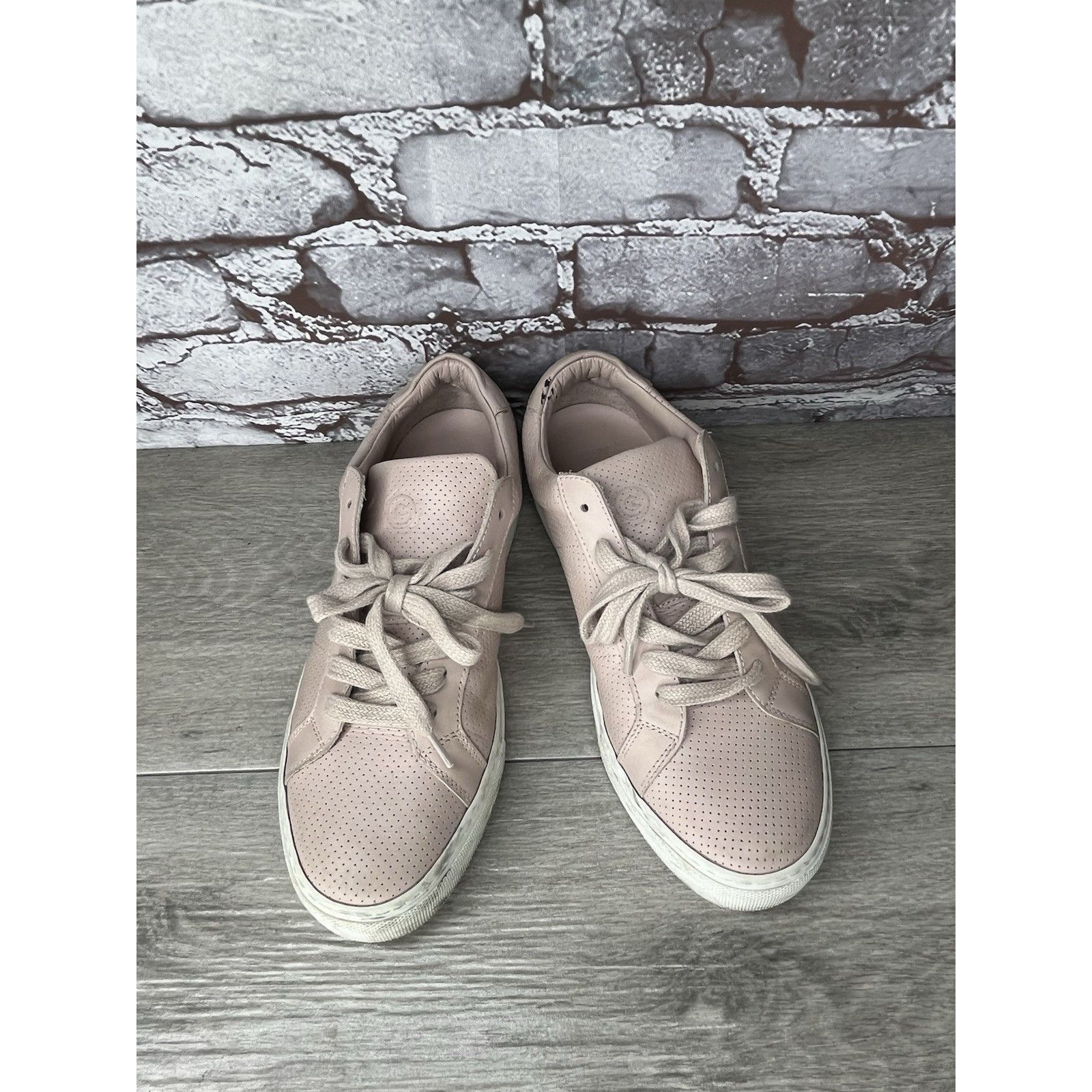 Greats GREATS The Royale Pink Perforated Leather Sneakers Shoes Wom Size US 8.5 / IT 38.5 - 12 Thumbnail