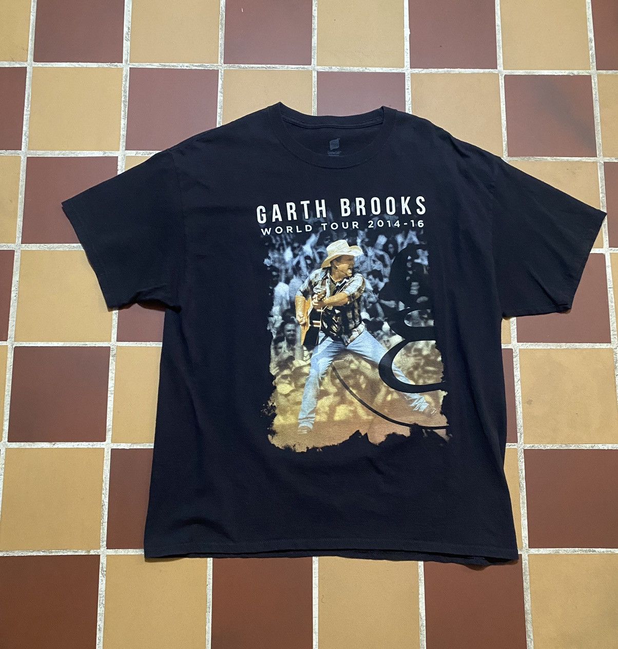 Band Tees Garth Brooks World Tour 2014-16 Shirt Size US XL / EU 56 / 4 - 1 Thumbnail
