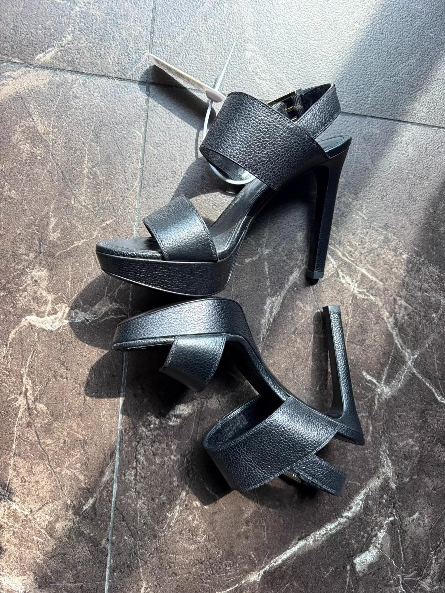 Louis Vuitton Louis Vuitton Black Gold Heel Sandals 38 (11.5cm) Gold Size US 7.5 / IT 37.5 - 2 Thumbnail
