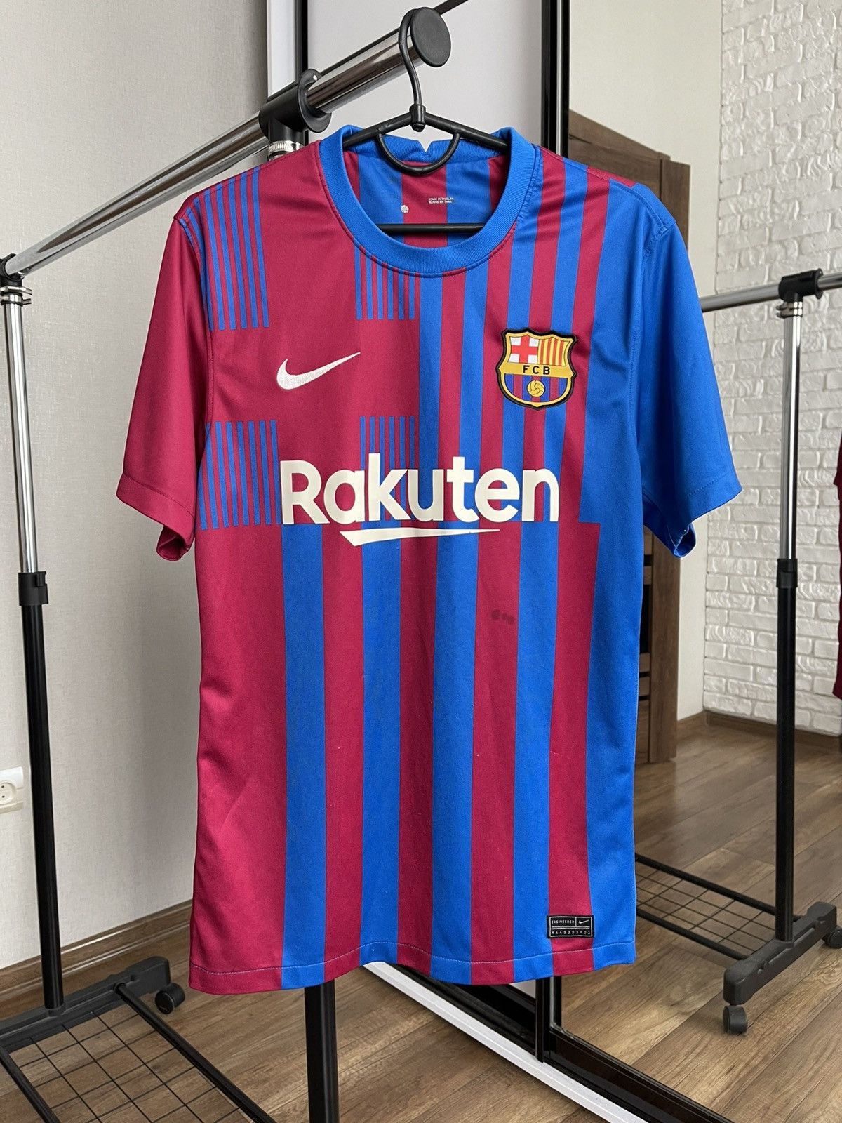 Nike 2021/2022 Nike Barcelona Soccer Jersey T-Shirt Tee Size US S / EU 44-46 / 1 - 3 Thumbnail