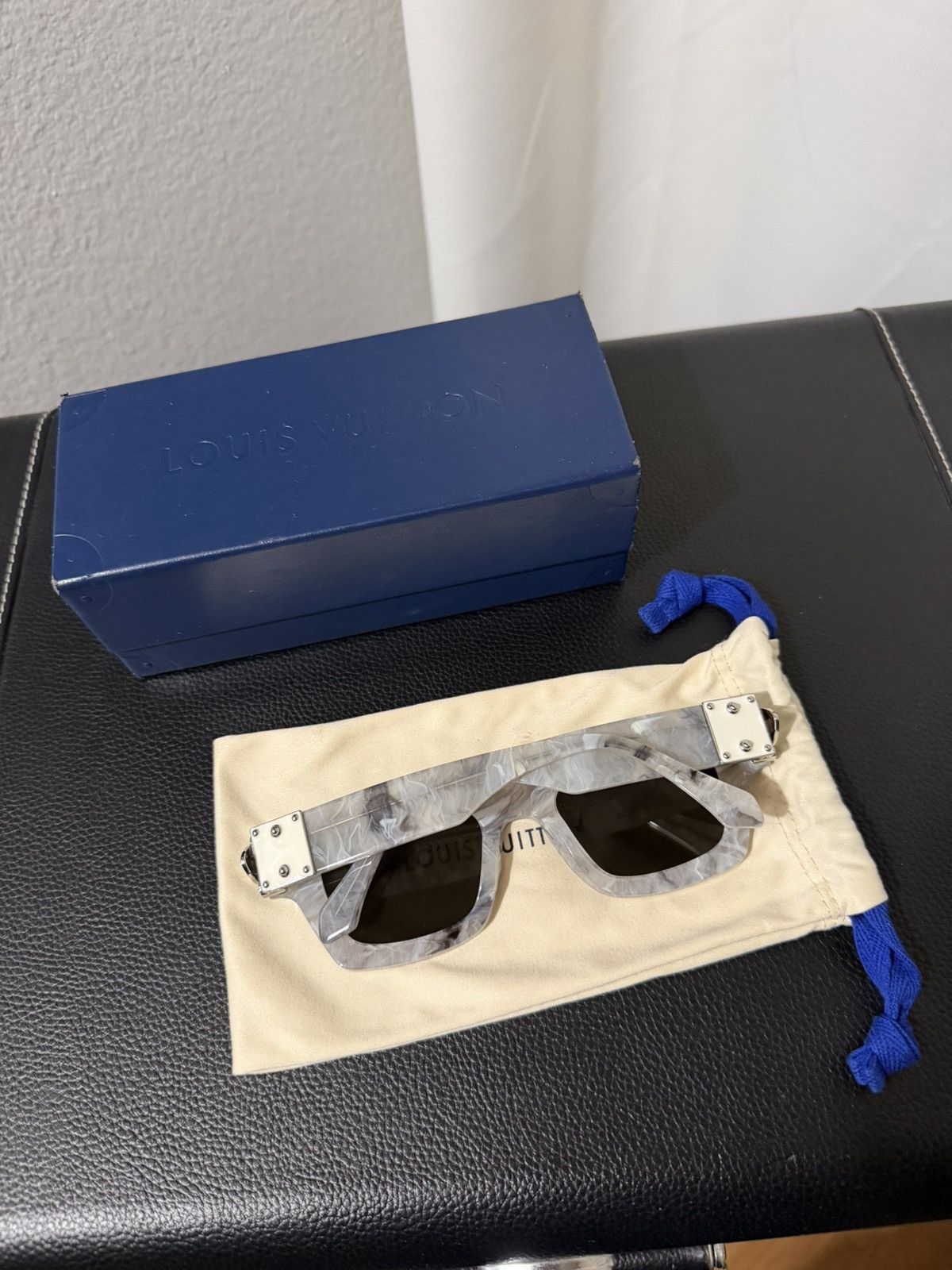 Louis Vuitton Louis Vuitton Charleston Sunglasses Size ONE SIZE - 2 Thumbnail