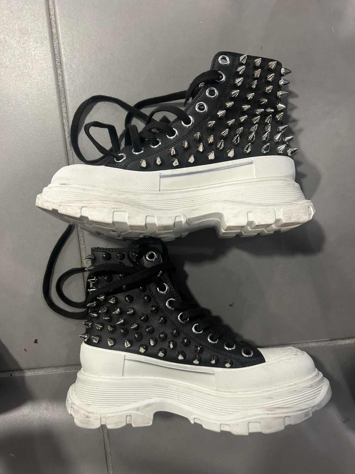 Alexander McQueen Alexander McQueen studded tread slick boot Size US 5 / IT 35 - 2 Thumbnail