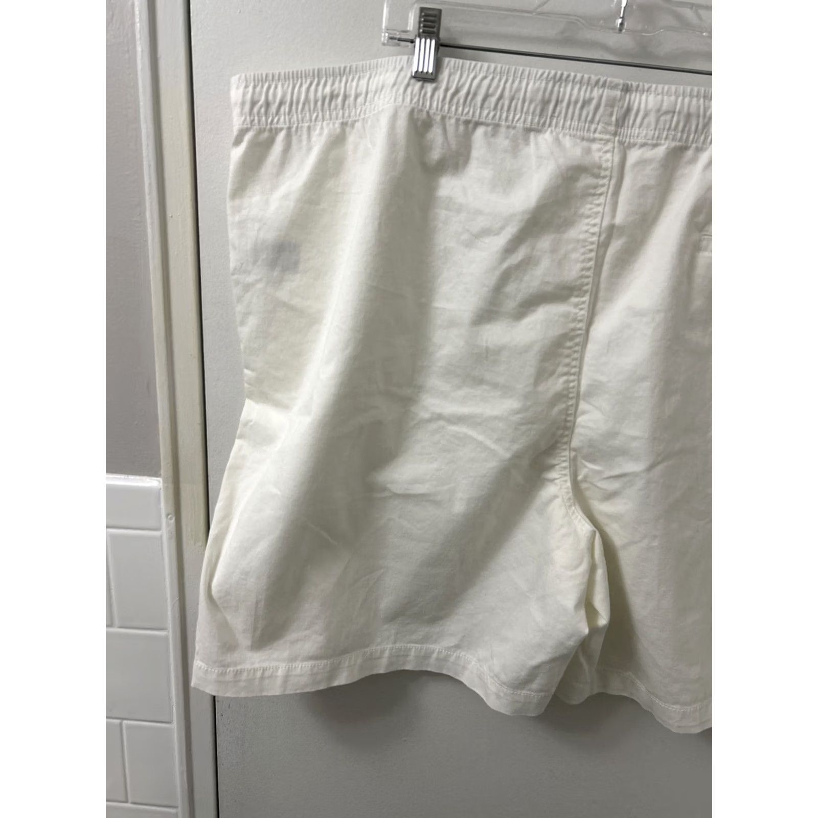 Old Navy Old Navy Mens 3XL White Jogger Shorts 7” Inseam Elastic Drawstring Pockets Chino Cotton Spandex Regular Beach Outdoor Vintage: No Size US 39 - 7 Thumbnail