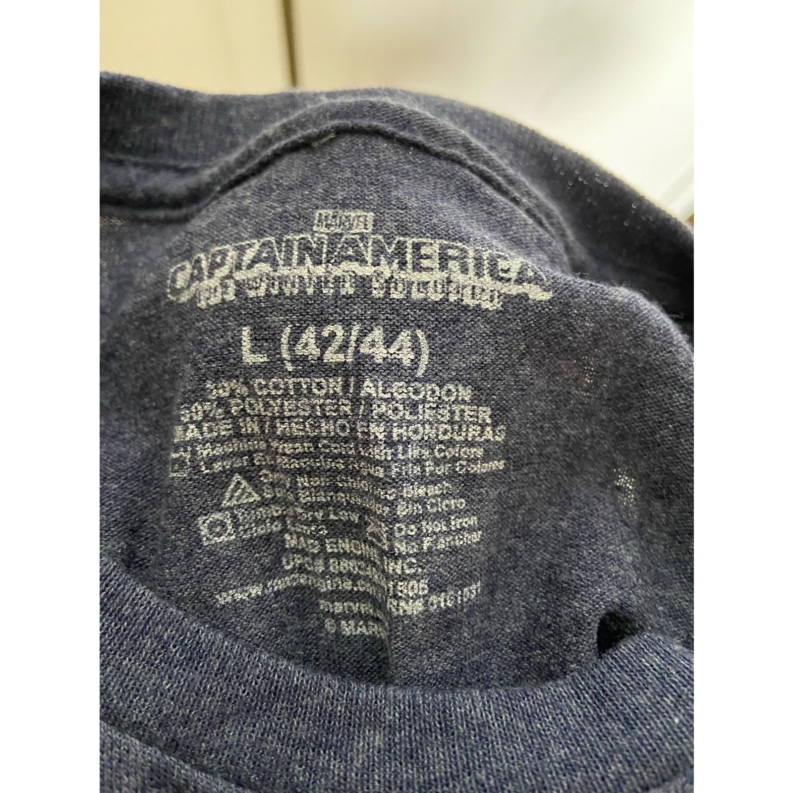 Marvel Comics Marvel Captain America Distressed Shield Graphic Tee NEW L Size US L / EU 52-54 / 3 - 4 Thumbnail