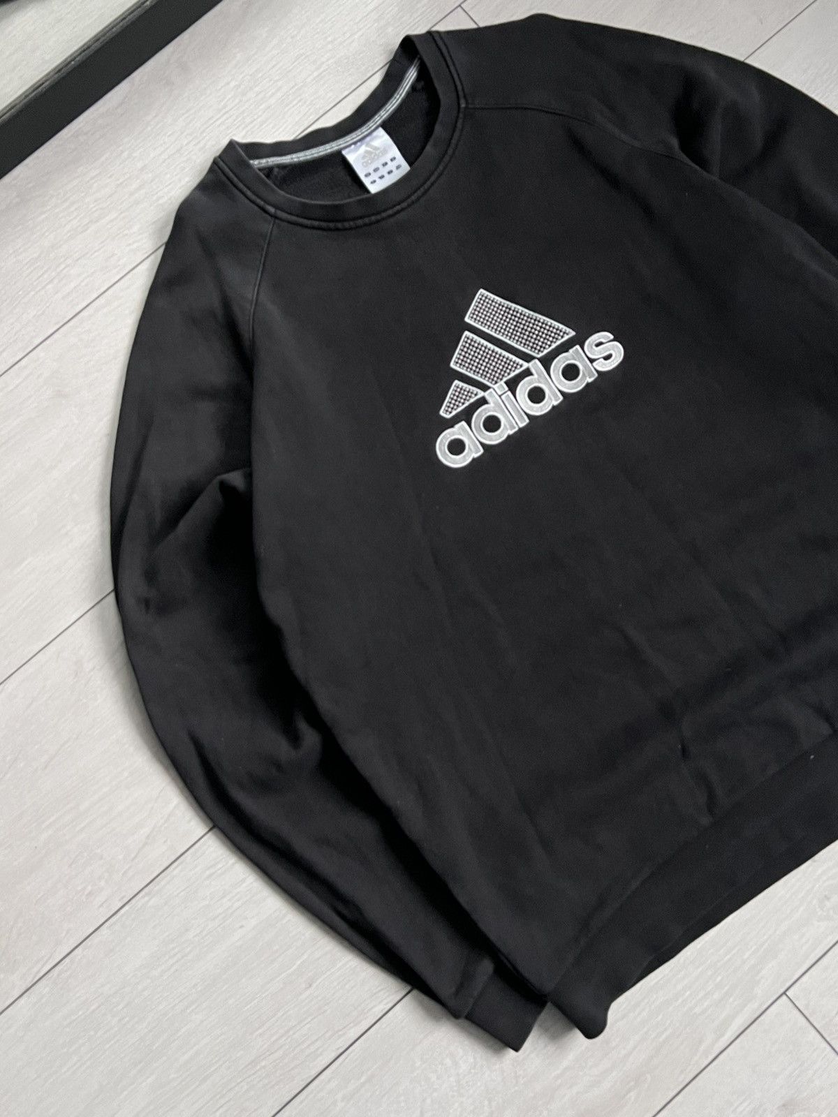 Adidas Vintage Adidas Big Logo Sweatshirt Size US L / EU 52-54 / 3 - 2 Thumbnail