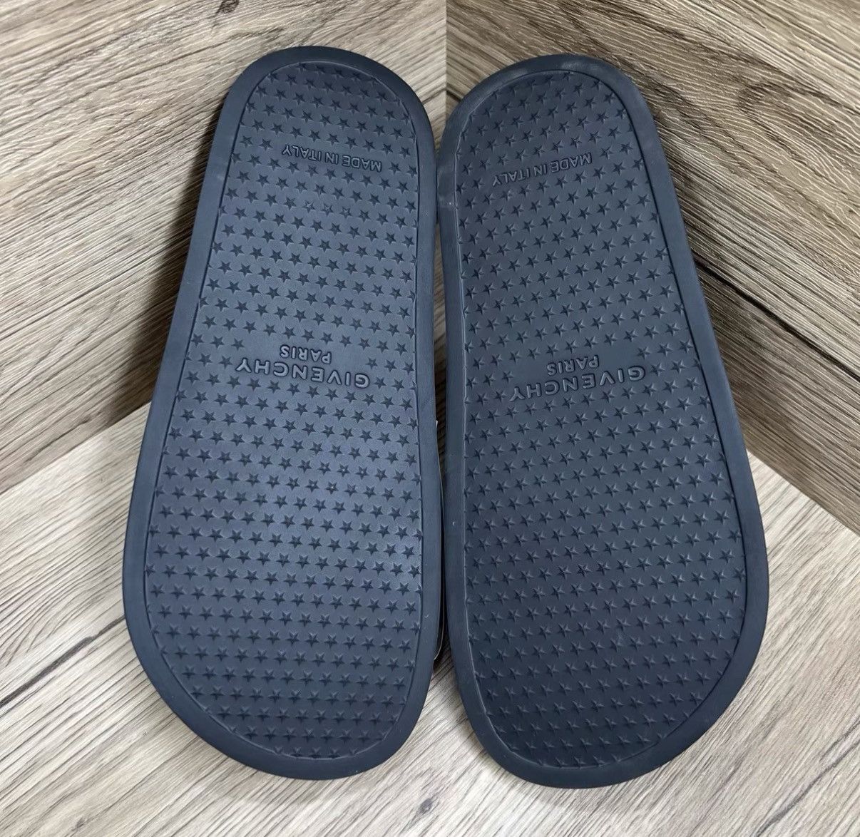 Givenchy Givenchy Black Printed Logo One-Strap Slippers J41 Size US 5 / IT 35 - 5 Thumbnail