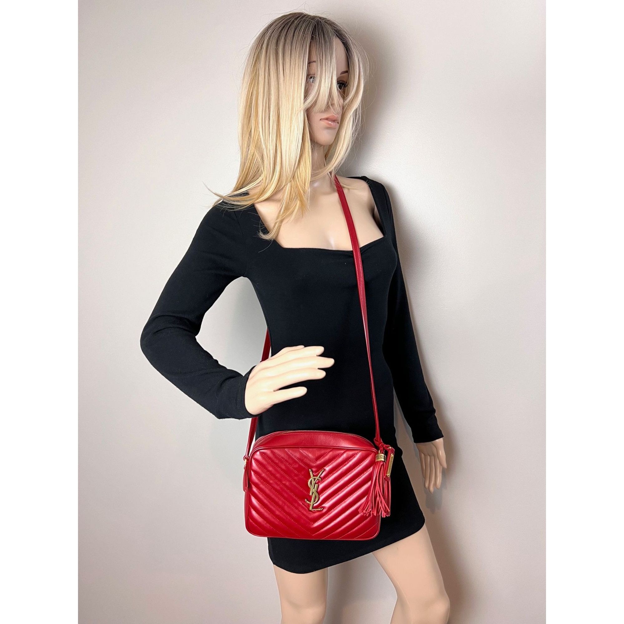 Yves Saint Laurent YVES SAINT LAURENT Matelasse Calfskin Lou Camera Red Crossbo Size ONE SIZE - 4 Thumbnail