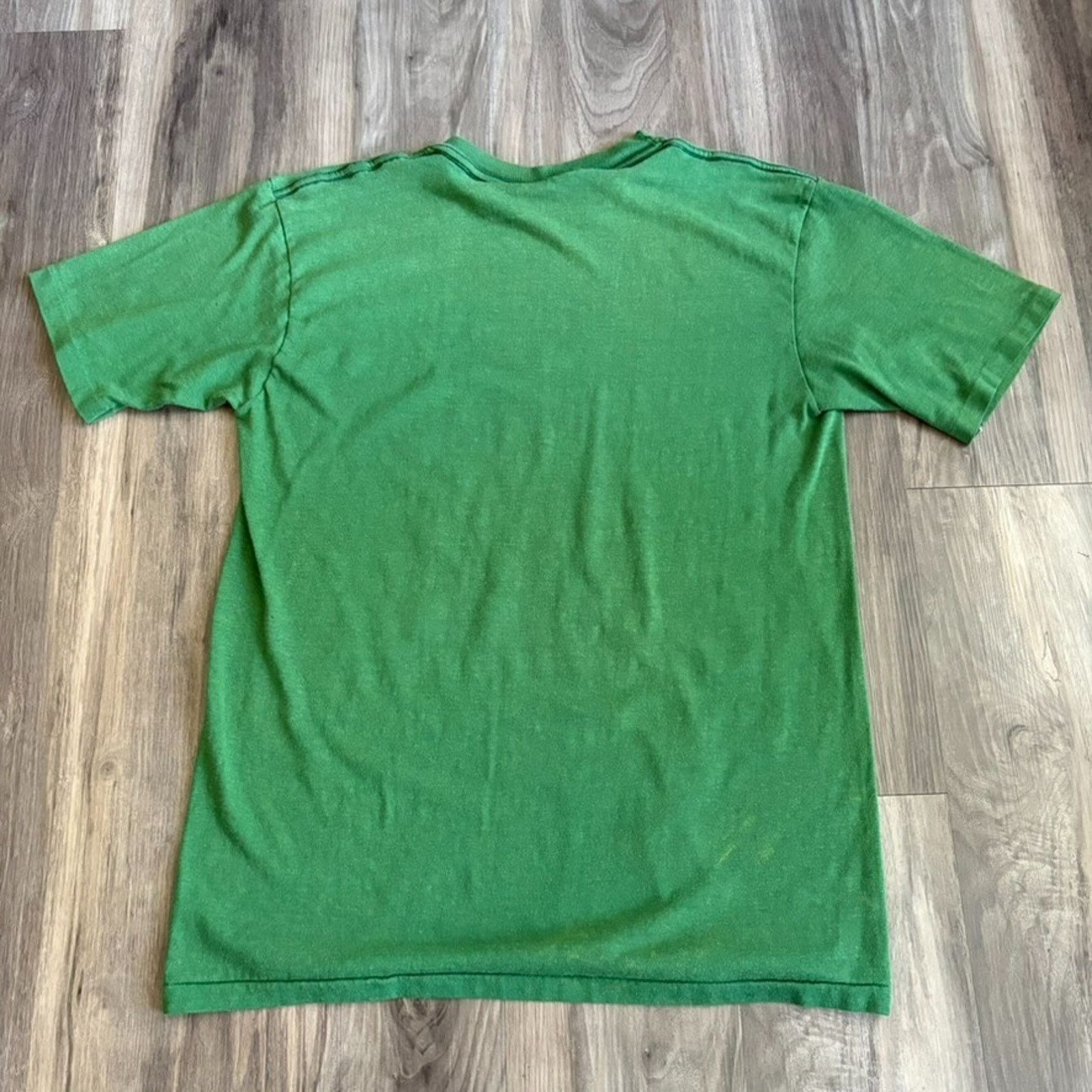 Vintage Vintage Milwaukee Bucks NBA Basketball Snoopy T-Shirt Size M Size US M / EU 48-50 / 2 - 6 Thumbnail