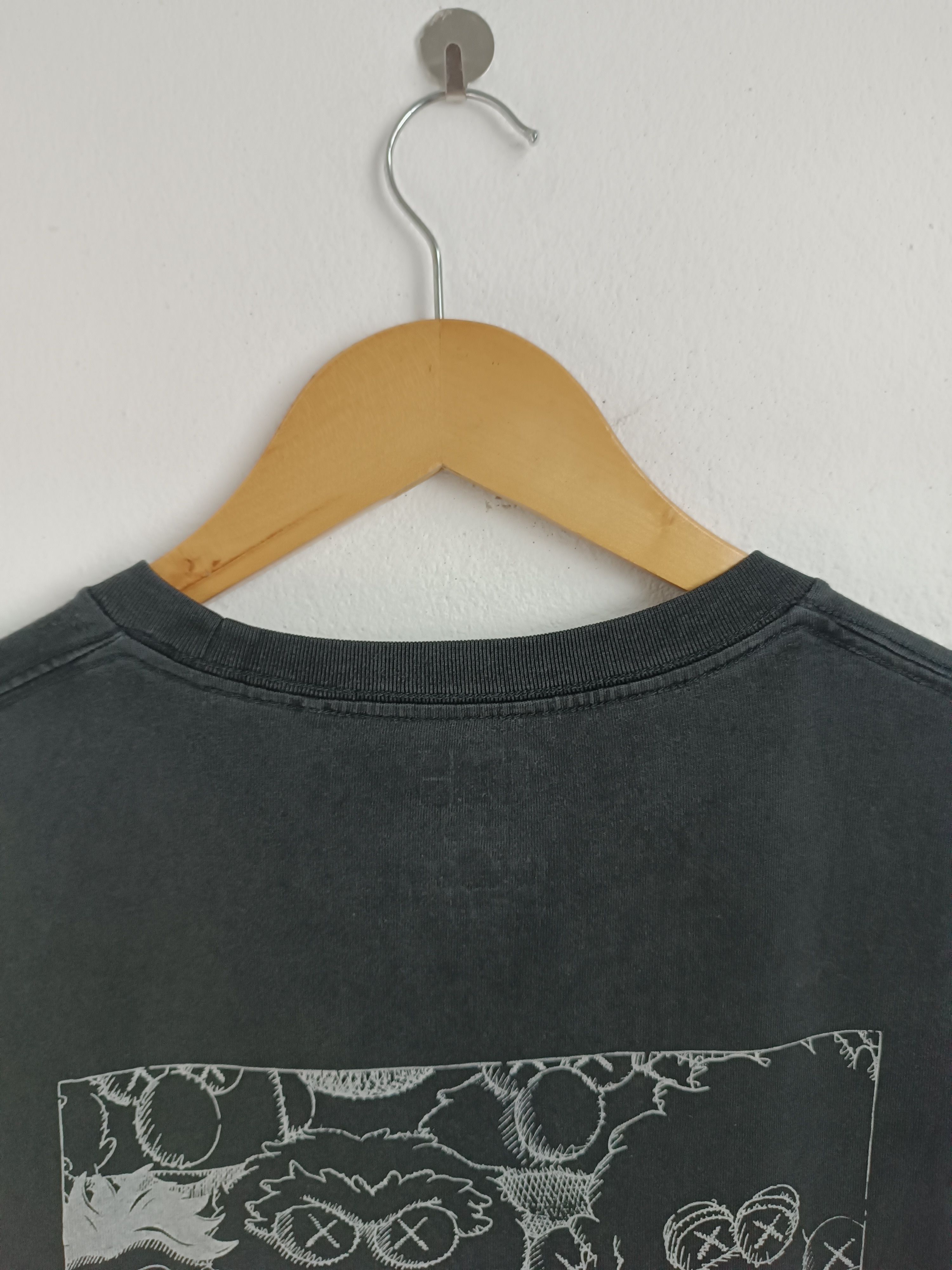Kaws VINTAGE FADED KAWS X SESAME STREET POCKET TEE VERY RARE Size US L / EU 52-54 / 3 - 15 Thumbnail