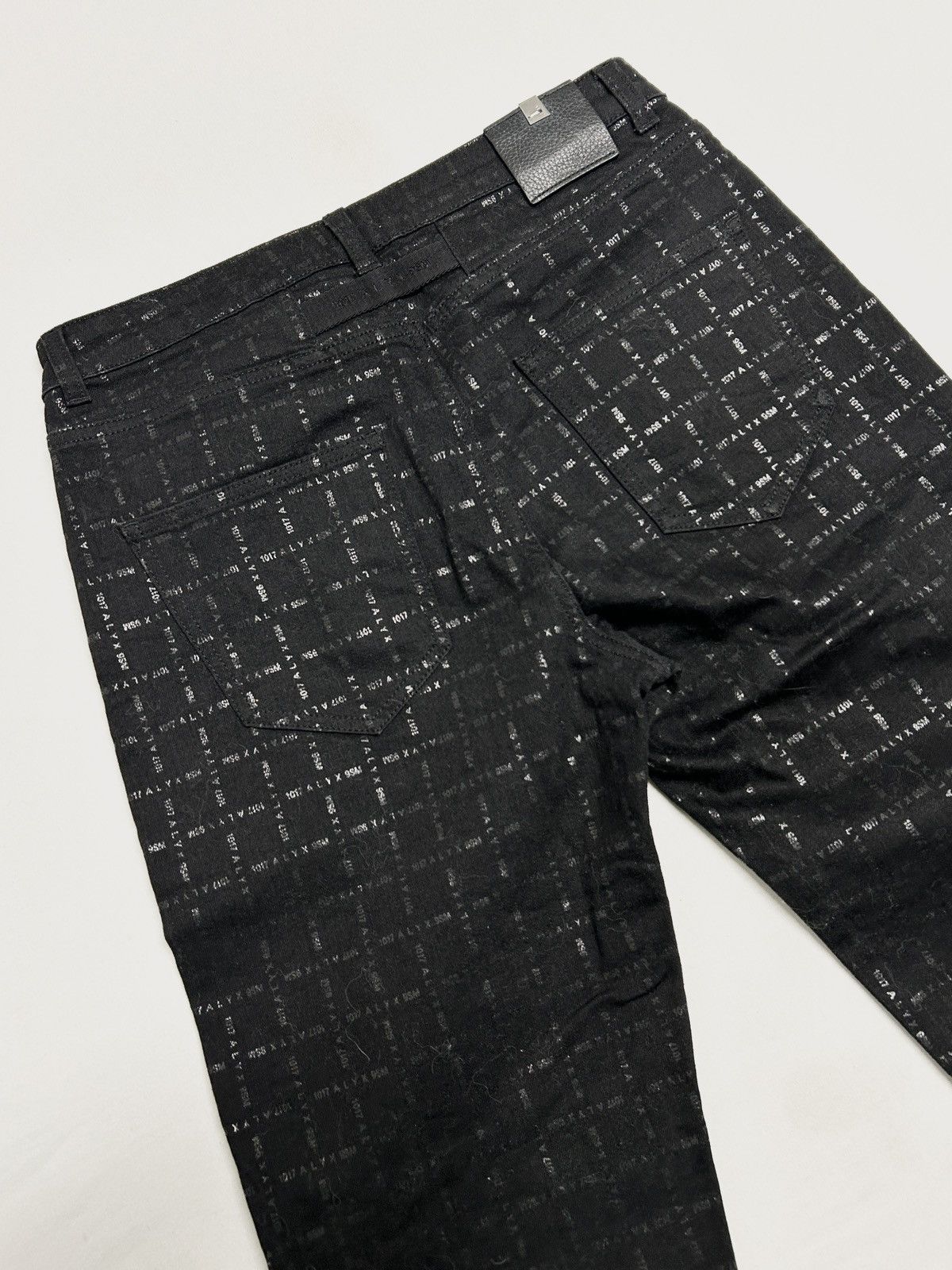 1017 ALYX 9SM 2021 All Over Logo Print Jeans Size US 29 - 7 Thumbnail