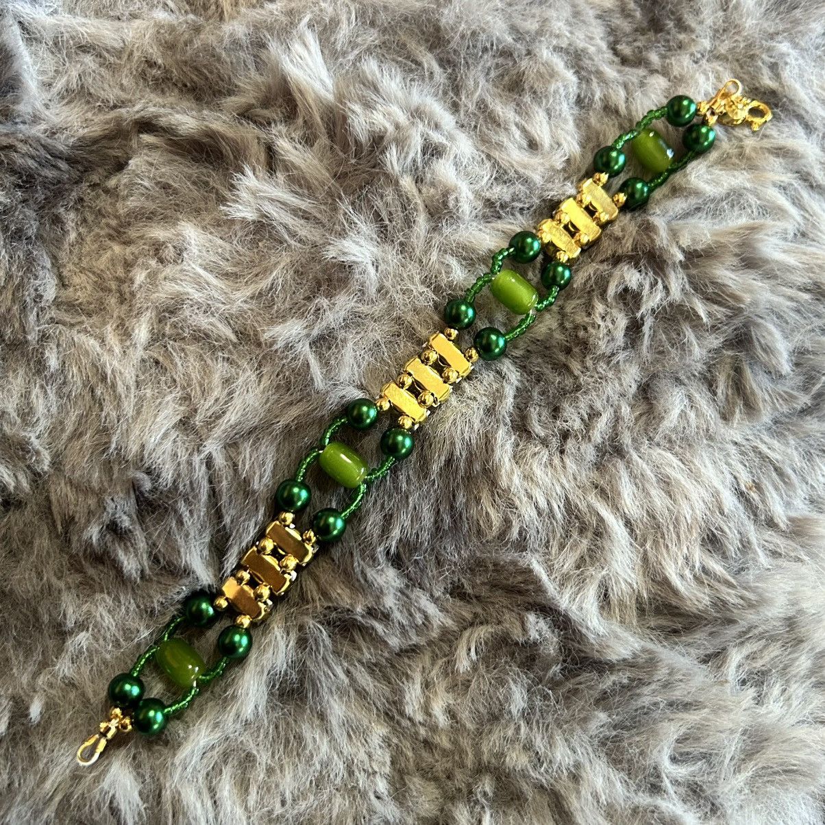 Handmade Handcrafted emerald green Czech glass pearl bracelet Size ONE SIZE - 9 Thumbnail