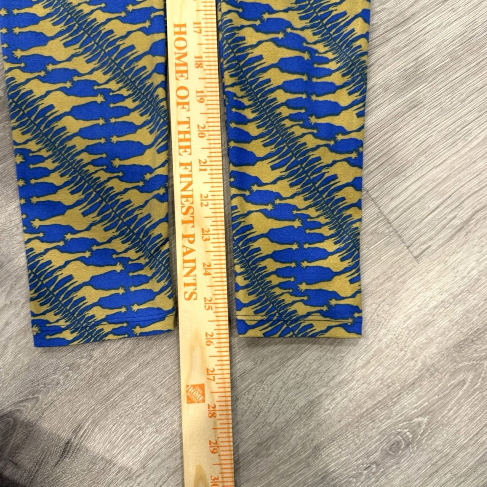 Vintage VINTAGE LuLaRoe Giraffe Leggings Womens One Size Blue & Yellow Animal Pattern Size 42" / US 20 - 4 Thumbnail