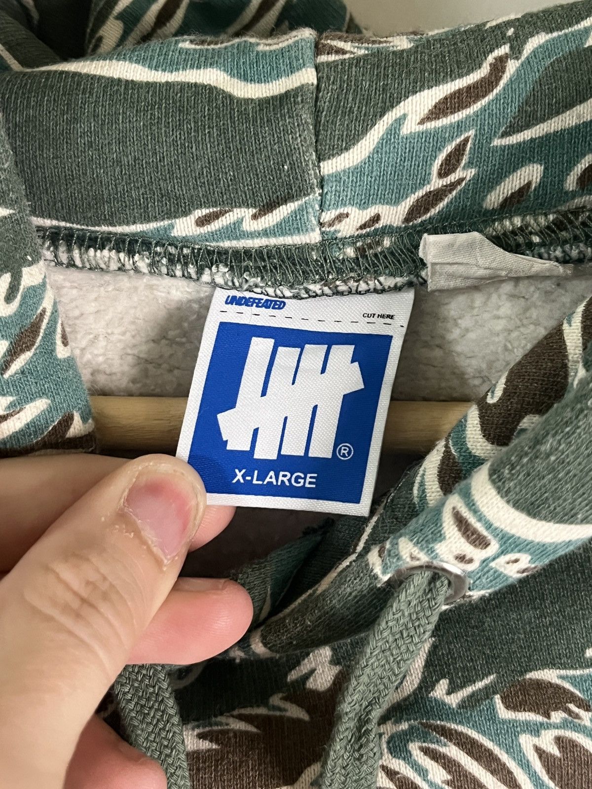 Undefeated Blue/Green Camo Undefeated Hoodie - Size XL Size US XL / EU 56 / 4 - 4 Thumbnail