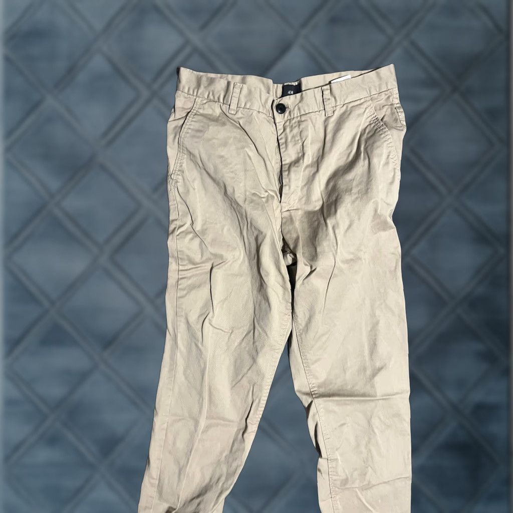 H&M H&M Beige Khakis Flat Front Cotton Pants Slim Fit 31x29 Men Regular Waist Zip Closure Belt Loops Slit Pockets Size US 31 - 1 Thumbnail