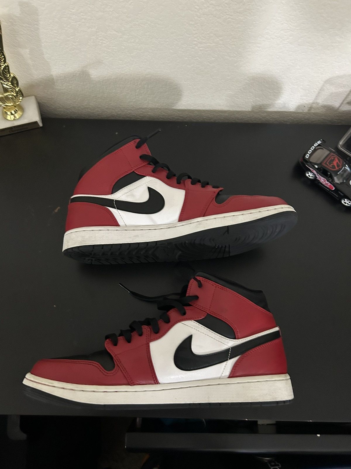 Jordan Brand × Nike Nike Air Jordan Chicago Mid Black Toe Size US 12 / EU 45 - 2 Thumbnail
