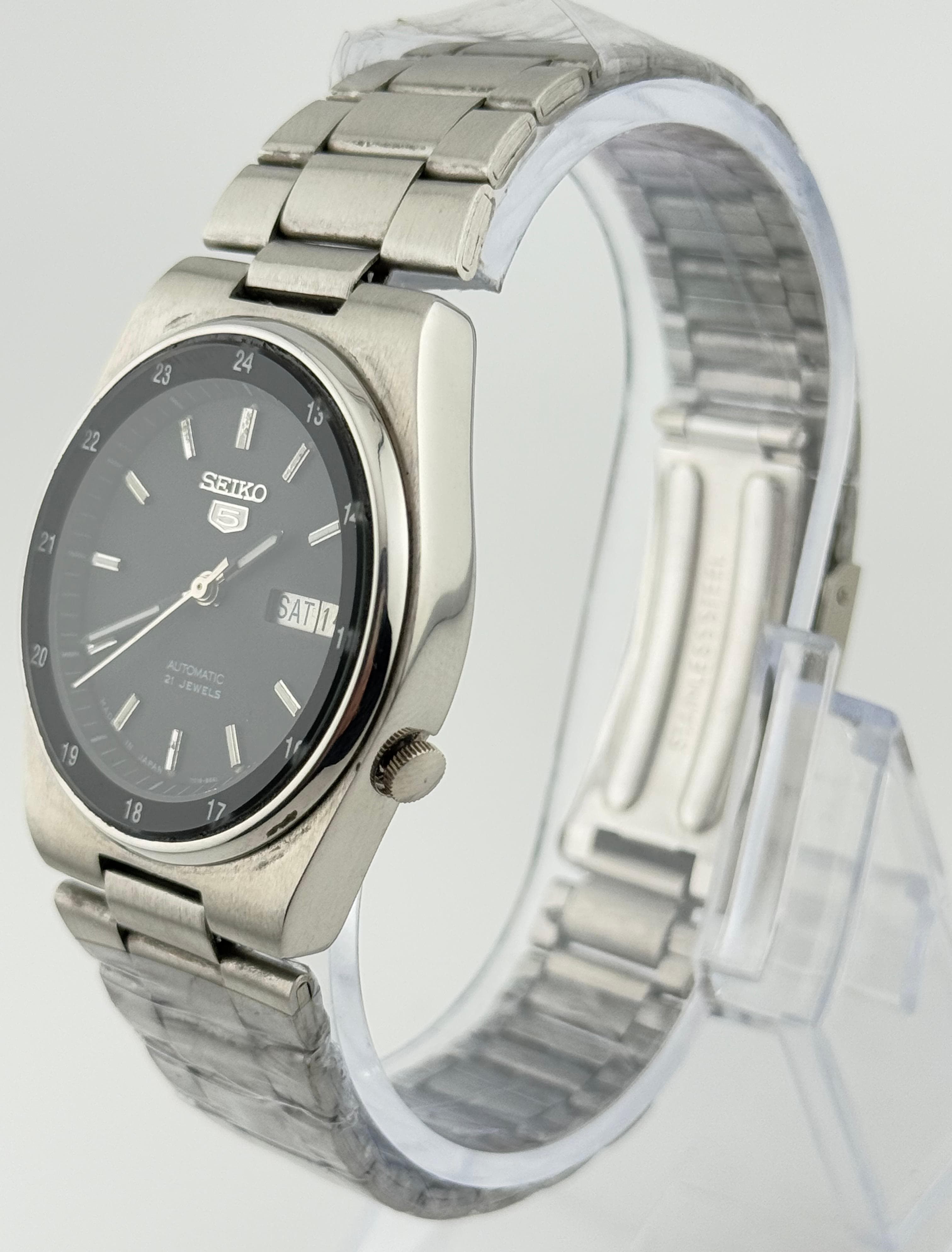 Seiko Classic Men's Wrist Watch Size 36 - 2 Thumbnail