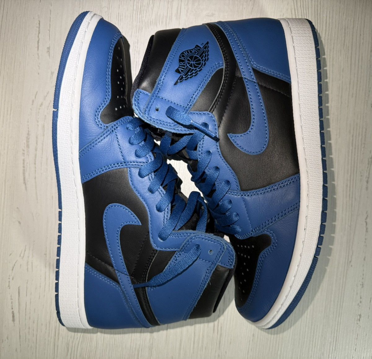 Jordan Brand Air Jordan 1 Retro High OG “ Marina Blue” Size US 11 / EU 44 - 1 Thumbnail