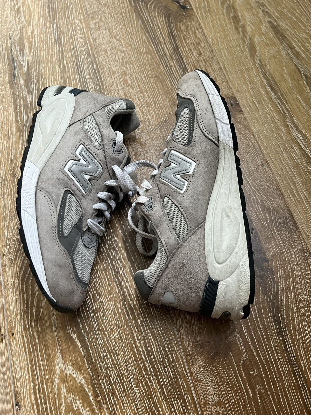 New Balance New Balance 990v2 Size US 9.5 / EU 42-43 - 3 Thumbnail