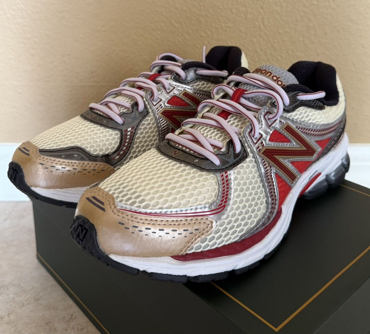 Aime Leon Dore × New Balance New Balance 860v2 Aime Leon Dore Red ALD 8.5 Box and Laces Size US 8.5 / EU 41-42 - 6 Thumbnail