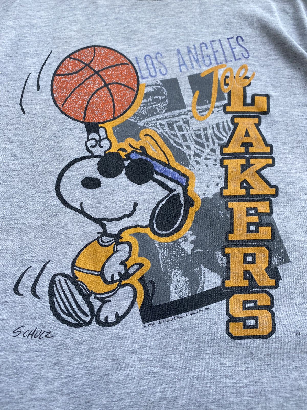 NBA Rare Vintage 90s Snoopy x Los Angeles Lakers Tshirt Size US M / EU 48-50 / 2 - 10 Thumbnail