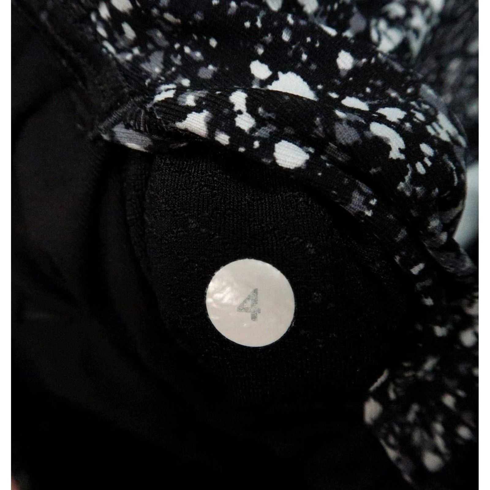 Lululemon Lululemon Womens Leggings Black Speckled Tight Stuff Crop Yoga Training Pants 4 Size 27" / US 4 / IT 40 - 5 Thumbnail