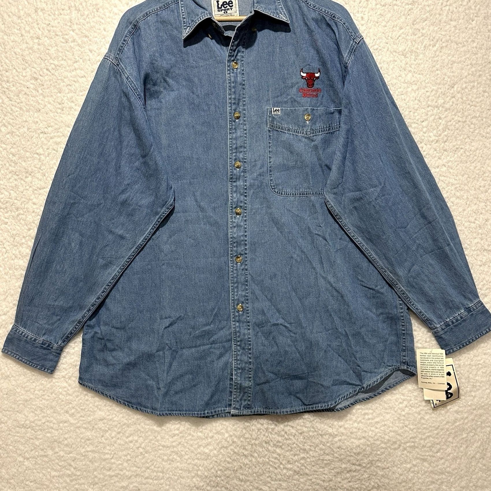 Lee VINTAGE Lee Sport Denim Button-Down Shirt Chicago Bulls Long Sleeve Sz L Men Blue Cotton 90s Sports Embroidered Pocket Regular Shirt Size US L / EU 52-54 / 3 - 6 Thumbnail